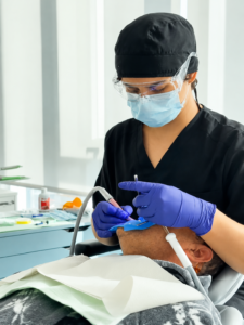 Encías saludables y rosadas después de tratamiento periodontal - Gingivitis curada - GL Dent Rancagua